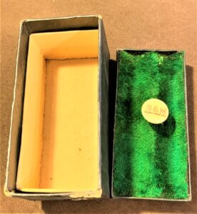 Green Velvet inside of a Schatt & Morgan Knife box