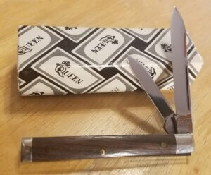 1980's knife Q two piece cardboard box. 