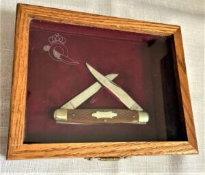 1988, for the 66th Anniversary of Queen Cutlery Founding, A jigged bone muskrat with anniversary etch and unusual shield in oak display box. 